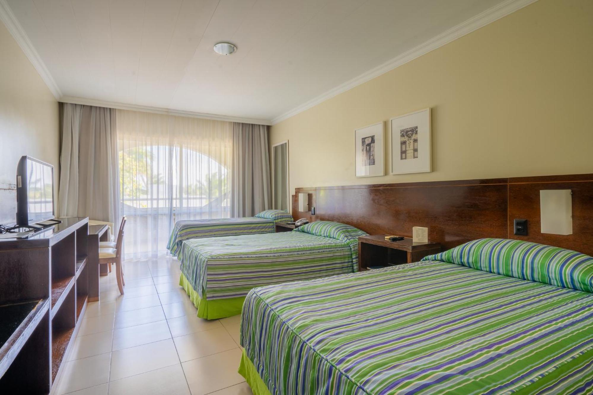 Bahia Plaza Hotel Busca-Vida Kültér fotó