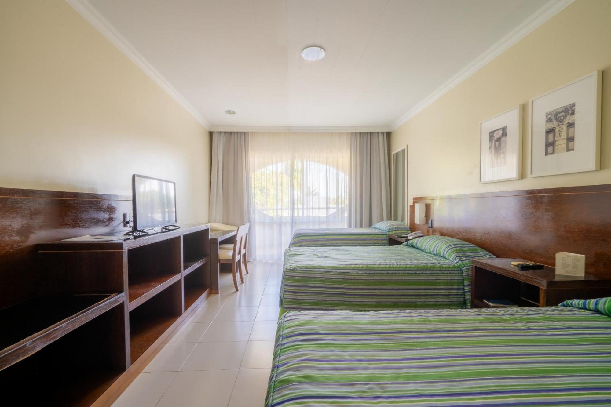 Bahia Plaza Hotel Busca-Vida Kültér fotó