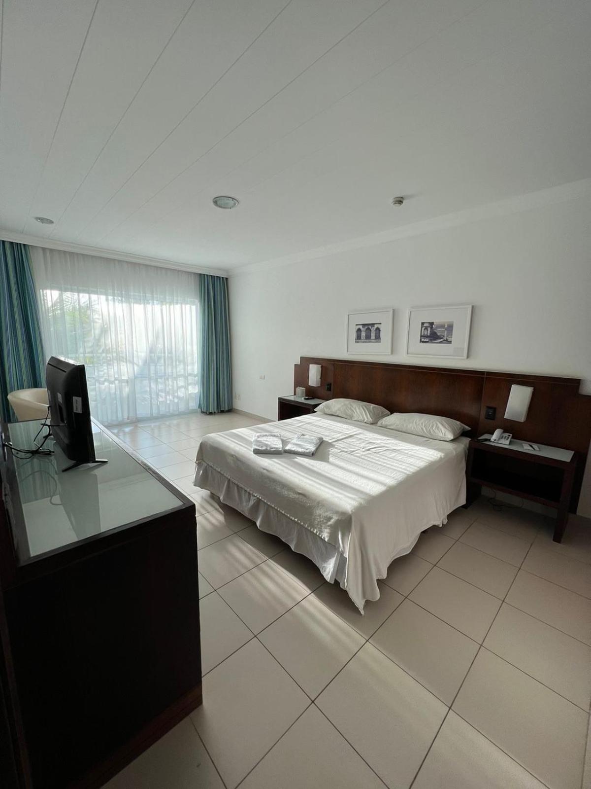 Bahia Plaza Hotel Busca-Vida Kültér fotó